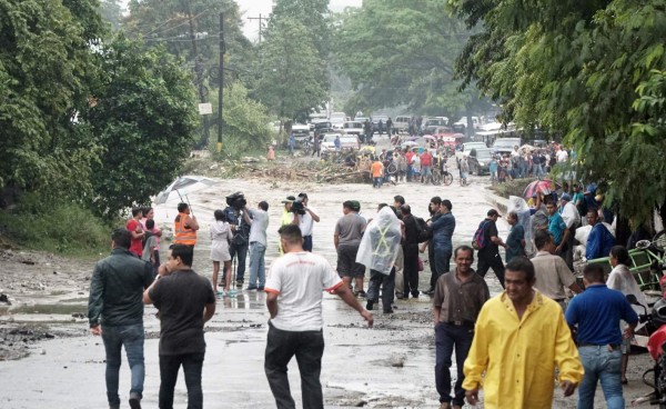 Lluvias y crecidas de ríos causan caos en varias zonas de San Pedro Sula