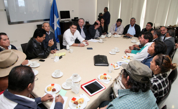 Juan Orlando Hernández gobernará solo con nacionalistas