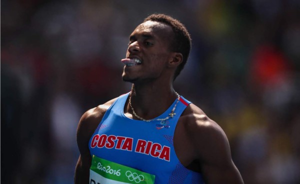 Tico Nery Brenes hace historia y clasifica a semifinales de 200 metros