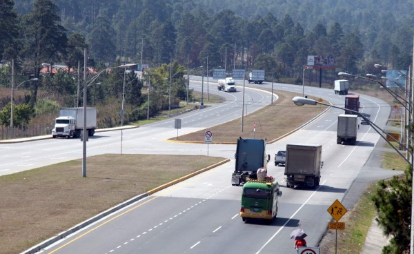 Furgones de 7 ejes deterioran principales vías de Honduras