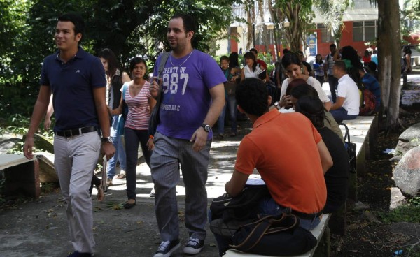 Ofrecen becas a hondureños para estudiar en el exterior
