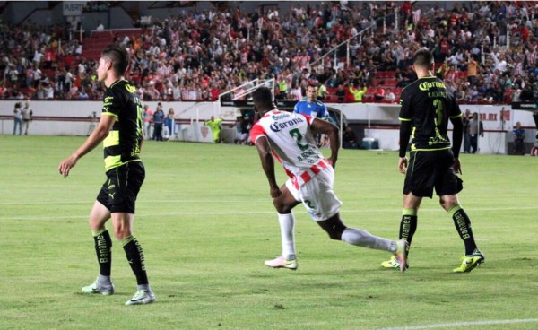 VIDEO: Brayan Beckeles marca golazo en remontada del Necaxa