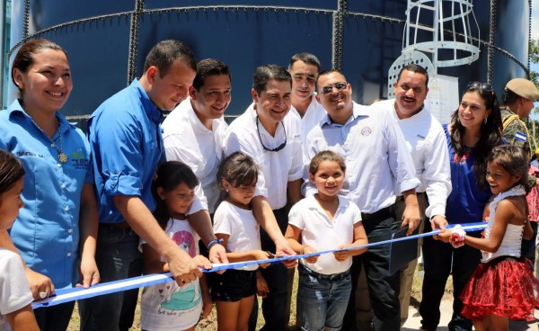 Cerca de 7,000 familias de Santa Rita ya tienen agua las 24 horas
