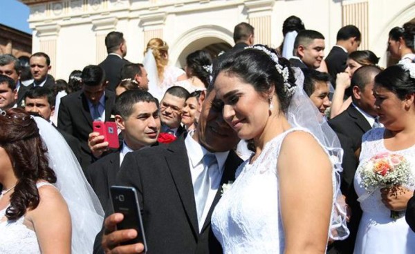 Un centenar de parejas elige el mismo día para casarse en Paraguay&nbsp;&nbsp;
