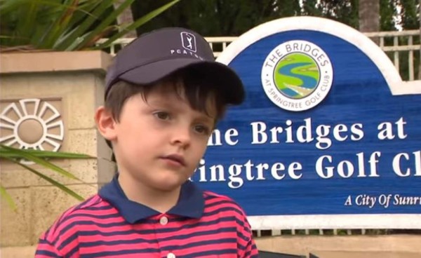 Niño de cinco años sorprende con un hoyo en uno en Florida