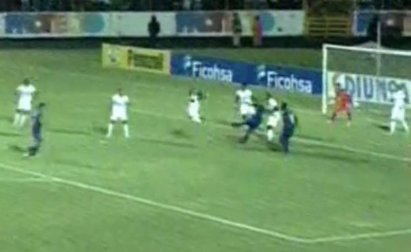 VIDEO: El espectacular tapadón de Noel Valladares