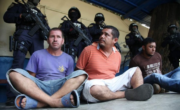 Hasta títulos de propiedad pedían 'Los Cueteros' a sus víctimas