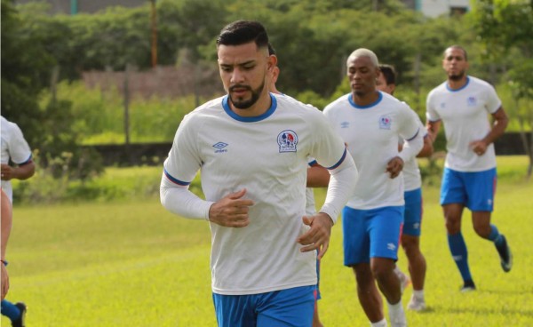 Alejandro Reyes seguirá un año más con el Olimpia