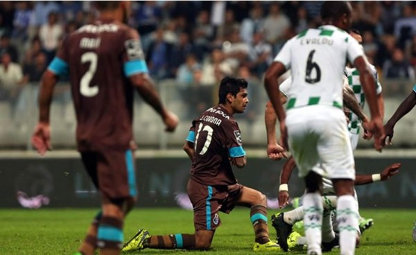 Mexicano 'Tecatito' Corona firma un golazo en empate del Porto