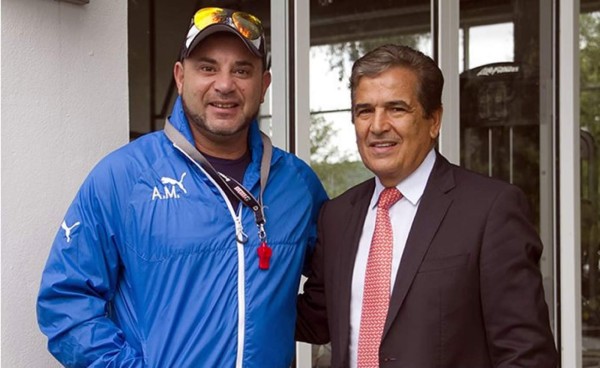 Jorge Luis Pinto visita al Monterrey para pedir préstamo de Alberth Elis