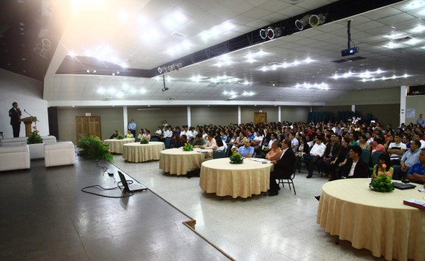Incentivan a estudiantes a crear sus propias empresas