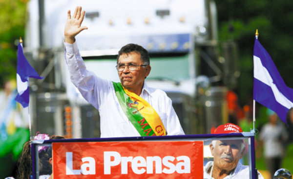 Miles disfrutaron el desfile de la Feria Juniana