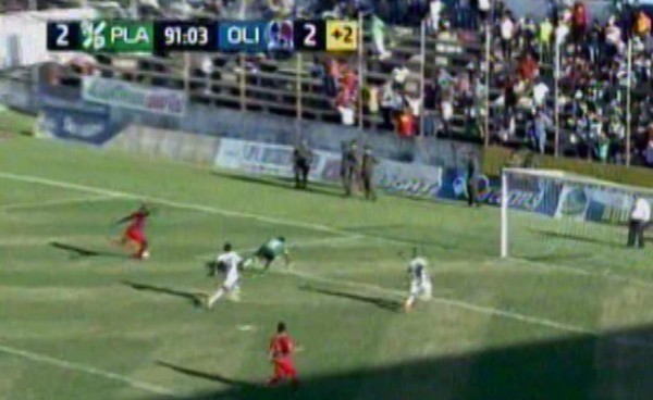 Olimpia no le ganó al Platense por este terrible error de Estupiñán