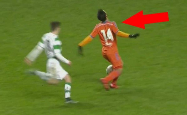 Video: ¿La peor simulación en la historia del fútbol?