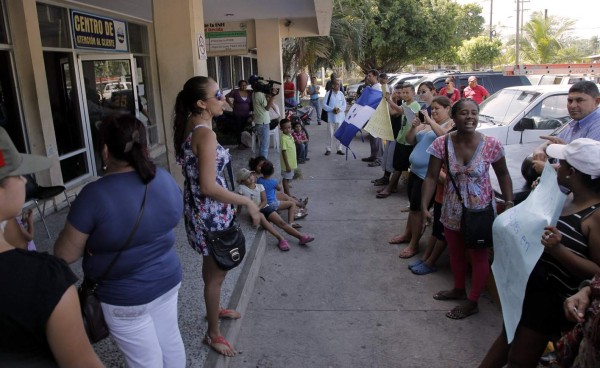 Protestan por racionamientos de energía en La Ceiba