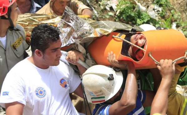 Acaba la pesadilla para tres de los 11 mineros soterrados