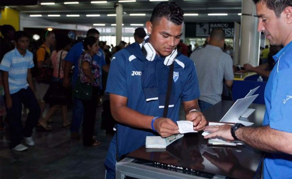 Mario Martínez fue detenido por unas 13 horas en aeropuerto de Egipto