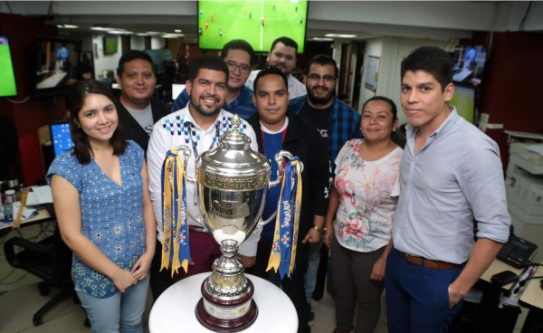 La Copa del Torneo Clausura 2018 visitó LA PRENSA
