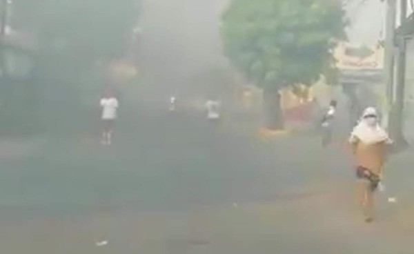 Enfrentamiento entre policías y manifestantes en medio de sepelio de joven en Choluteca