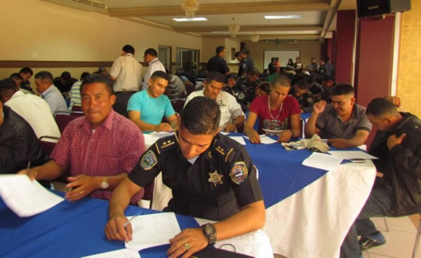 Maestros quieren ser policías en el sur de Honduras