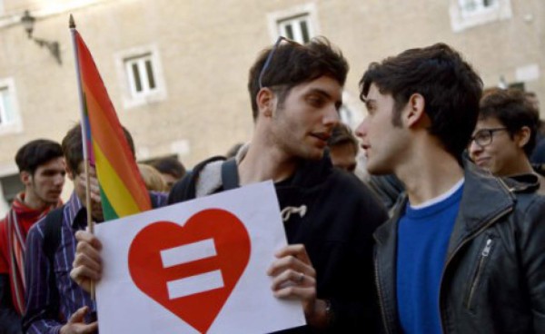 Italia aprueba ley que legaliza el matrimonio homosexual