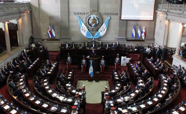 Congreso aprueba estado de sitio en medio de protestas en Guatemala