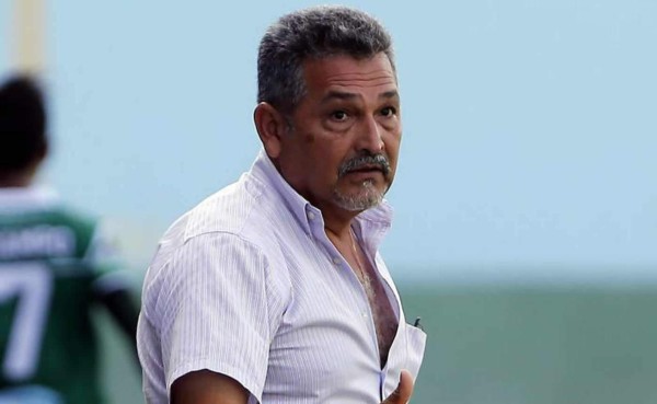 El Juticalpa FC decide separar a Roger Espinoza