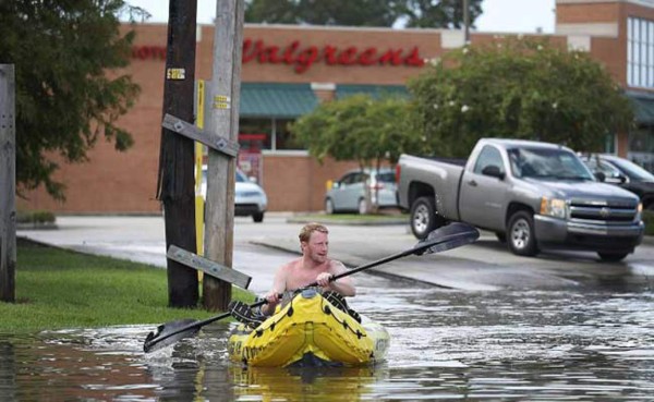 Obama llega a Luisiana para acallar críticas tras inundaciones