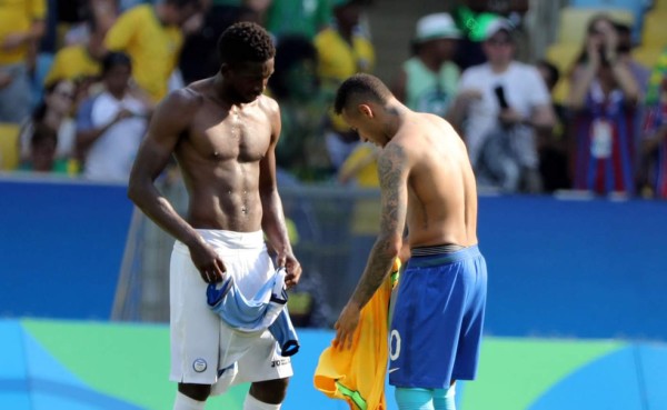 Esposa de Johnny Palacios exhibe la camisa de Neymar y lanza polémico mensaje