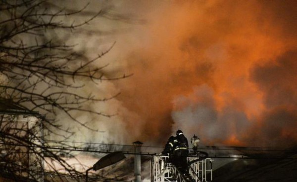 Al menos 12 muertos al incendiarse una fábrica en Moscú