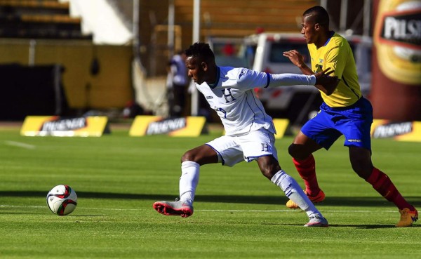 VIDEO: Romell Quioto mandó el balón ‘a la luna’