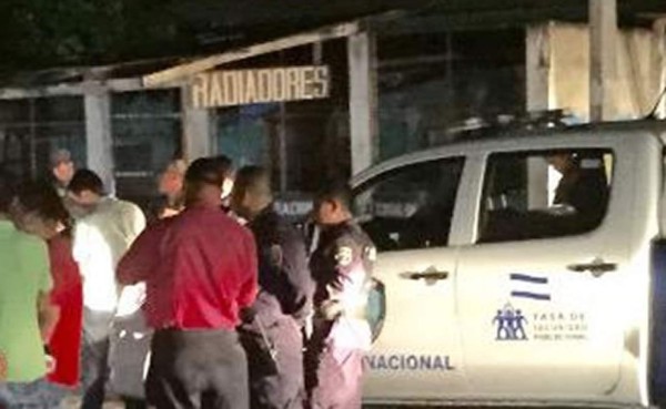 Bajan de taxi a dos mujeres y las matan a balazos en San Pedro Sula