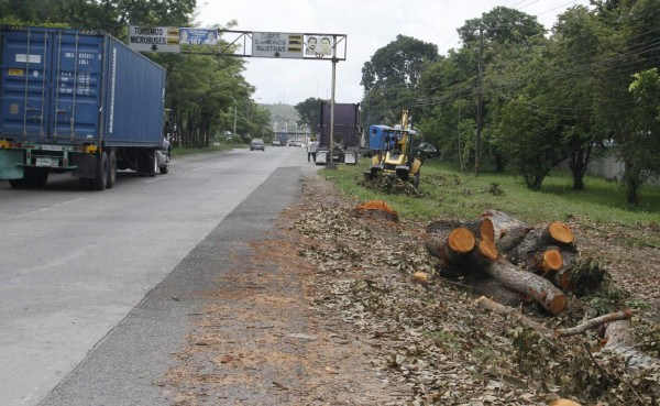 San Pedro Sula: Empiezan a despejar derecho de vía del bulevar del norte