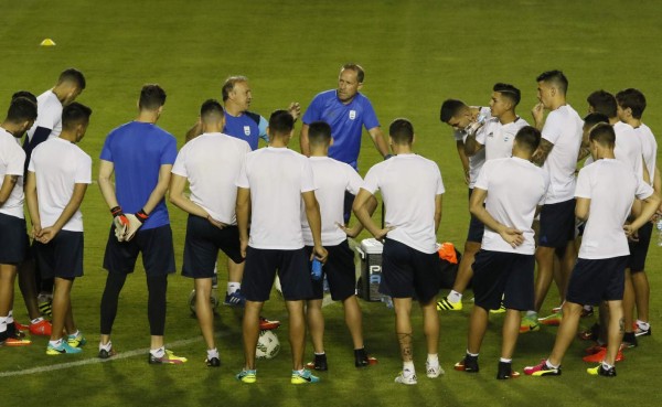 Argentina trabaja con presión de cara al duelo ante Honduras