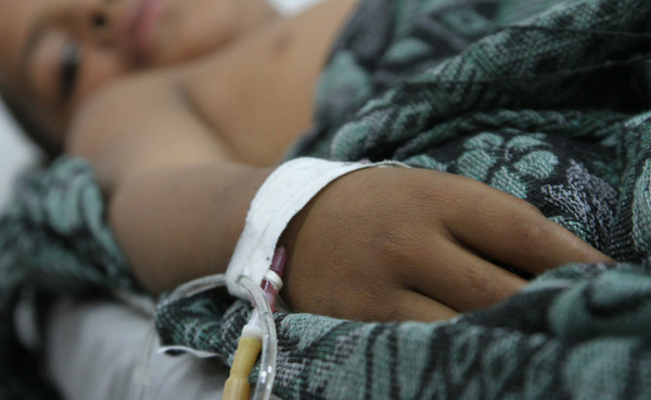 Dos niños de 10 y 7 años resultan heridos por balas perdidas