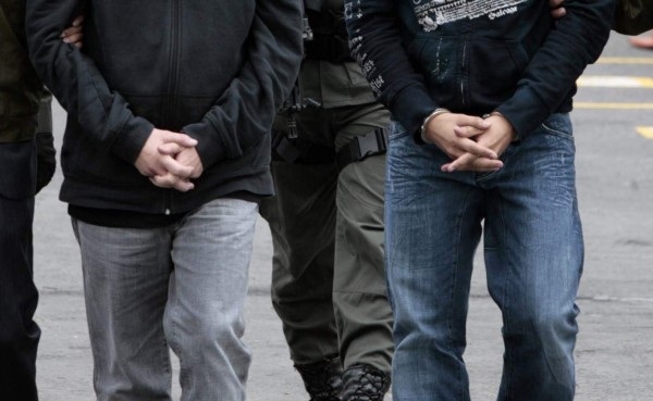 Detienen a dos falsos agentes de la DEA en El Salvador