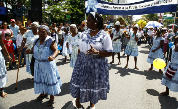 Creatividad y entrega se vive en tributo a la patria