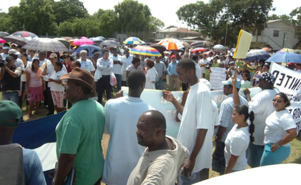 Roatán: Isleños en busca de una solución