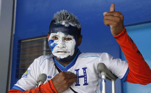 Video: El aficionado de lujo de Honduras en tierras salvadoreñas