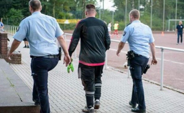 Arrestan a portero tras encajar 43 goles