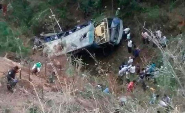 Accidente de autobús deja 17 muertos y 31 heridos en México