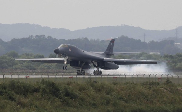 EUA envía otro bombardero a Corea del Sur como advertencia al Norte