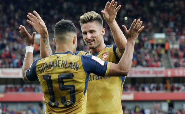 El Arsenal vapulea al Lyon en la Emirates Cup