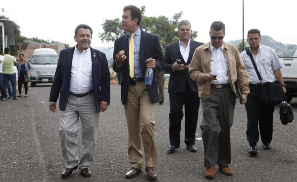 Milla y Calidonio viven jornada tensa en el TSE