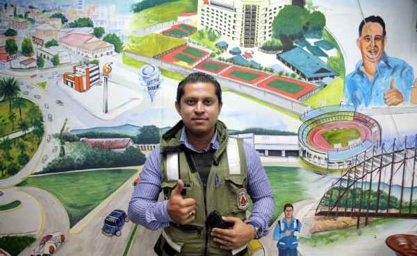 El 'Rambo moderno” de la alcaldía de SPS amenaza con pistola a un estudiante