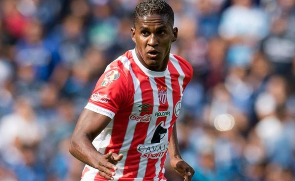 Afición del Necaxa arremete contra Beckeles tras partido de Liga