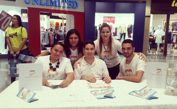 Jóvenes emprendedores crean fundación para ayudar a discapacitados