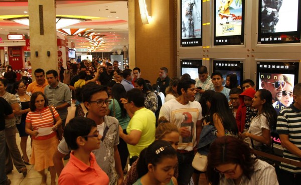 Con mucha expectación llegó ‘Un loco verano catracho’