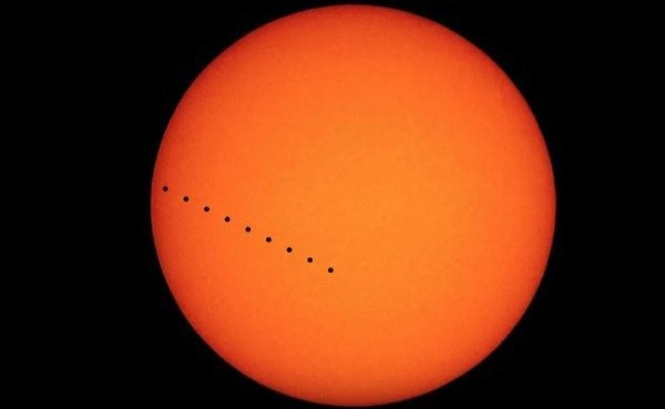 El paso del planeta Mercurio por el Sol