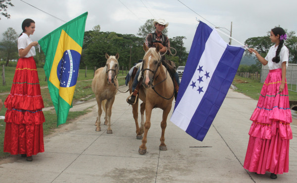 A caballo de Canadá a Brasil para demostrar que todavía hay gente buena